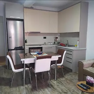  Appartamento #1 Modern 1br With Balcony In Up-and-coming Hip Area